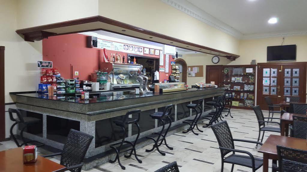 Hostal Restaurante El Lirio Bollullos Par del Condado Eksteriør bilde