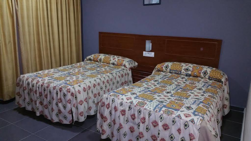 Hostal Restaurante El Lirio Bollullos Par del Condado Eksteriør bilde