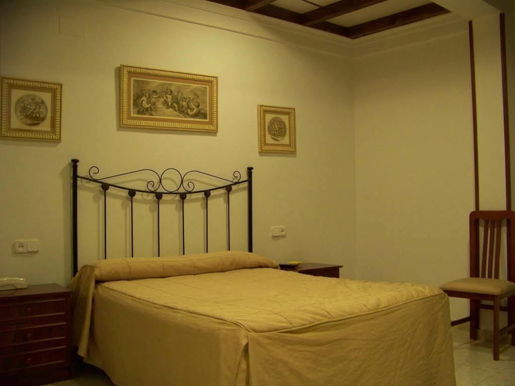 Hostal Restaurante El Lirio Bollullos Par del Condado Eksteriør bilde